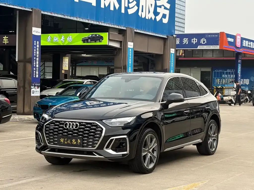 Audi Q5L Sportback — фото 1