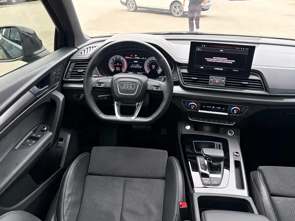 Audi Q5L Sportback — фото 6