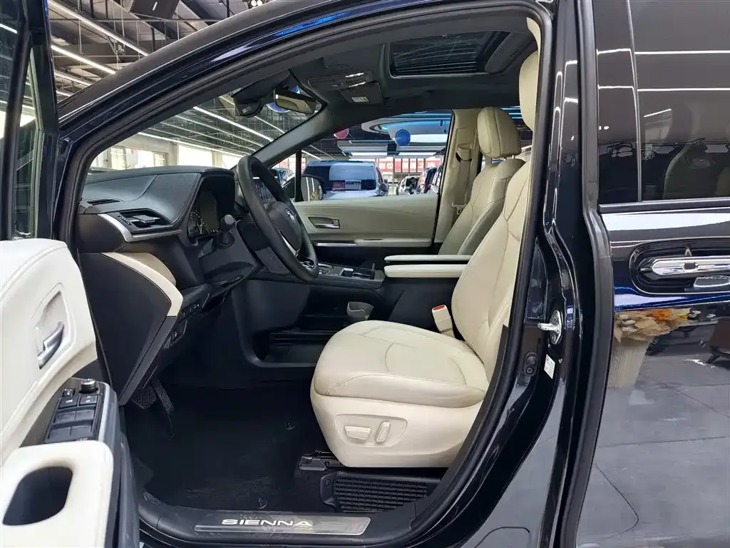 Toyota Sienna — фото 10