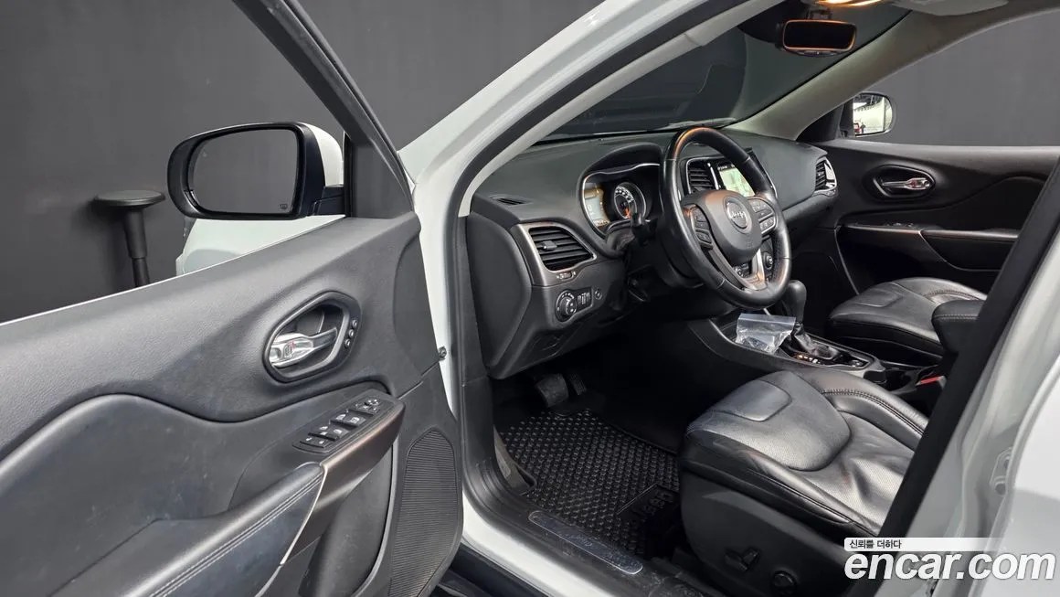 Jeep Cherokee 2021 из KR, фото 3