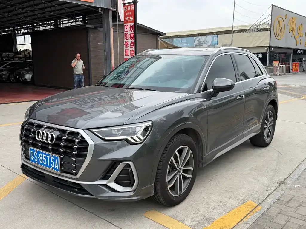 Audi Q3 — фото 1