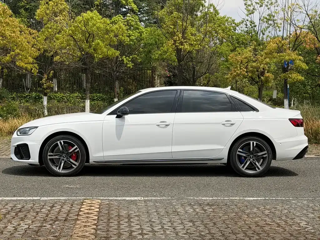 Audi A4L — фото 7