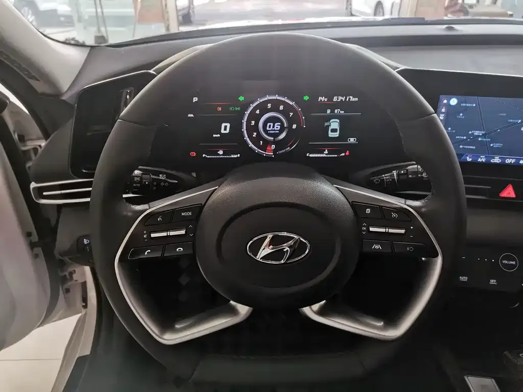 Hyundai Elantra — фото 4