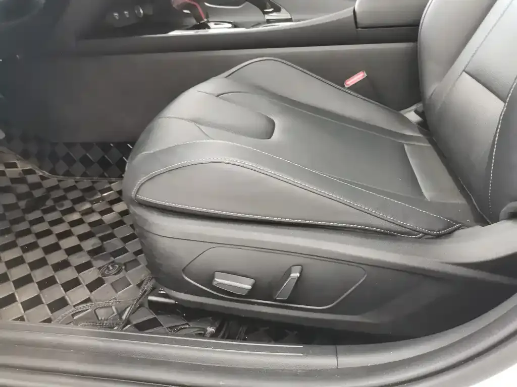 Hyundai Elantra — фото 2