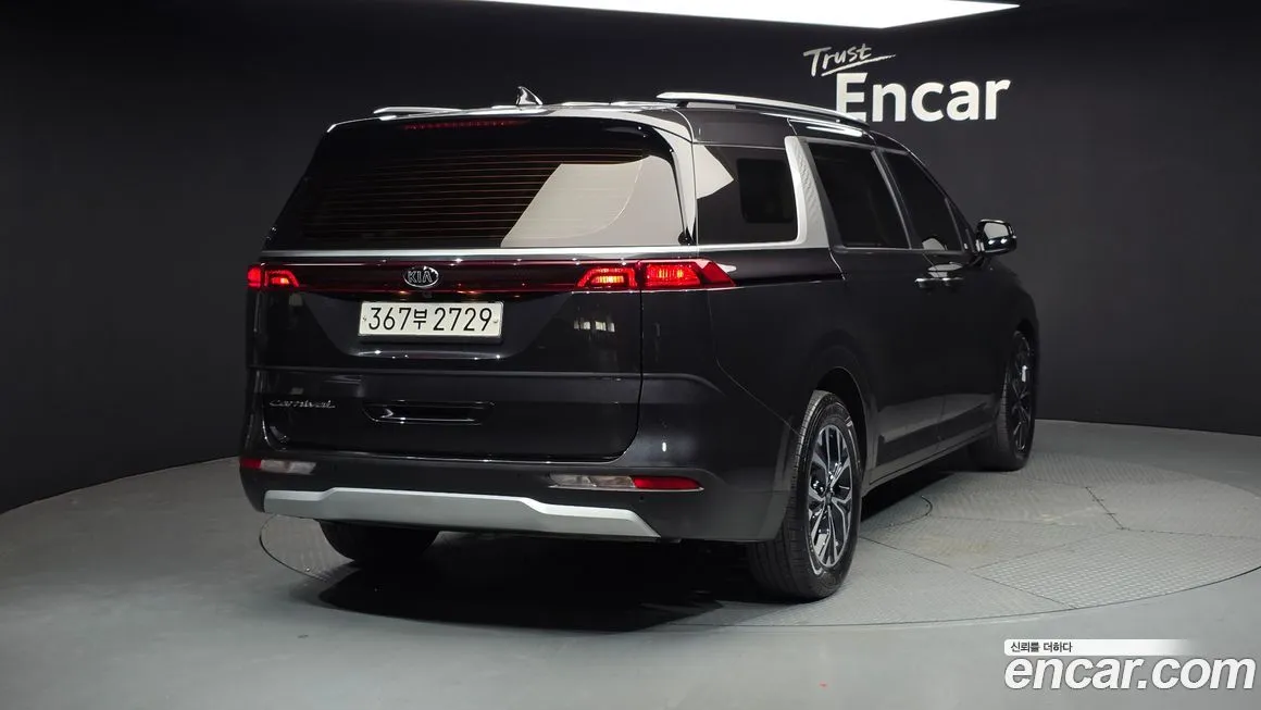 Kia Carnival — фото 10