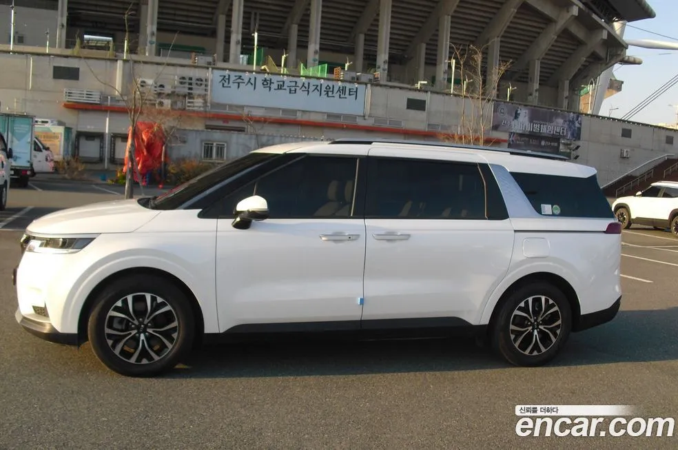 Kia Carnival — фото 10