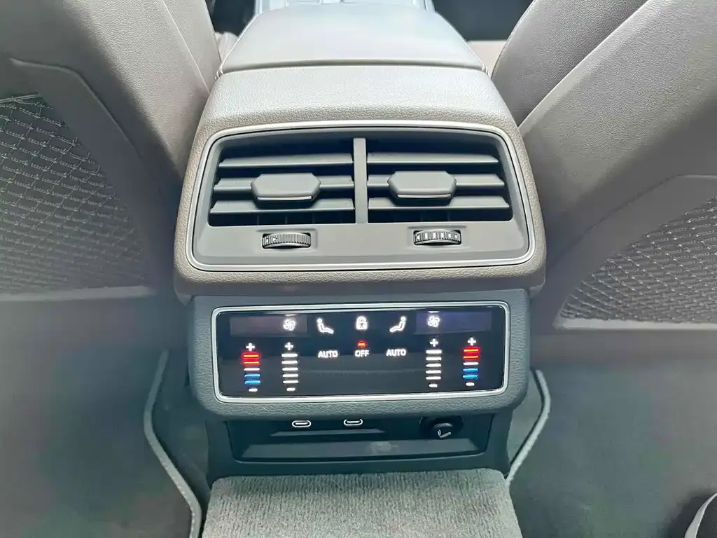 Audi A7L 2023 из CN, фото 6