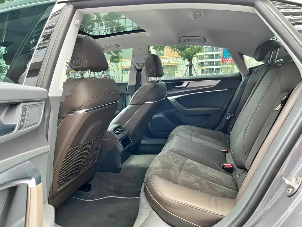 Audi A7L 2023 из CN, фото 9