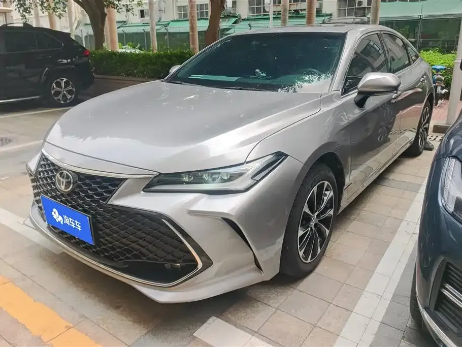 Toyota Avalon — фото 1