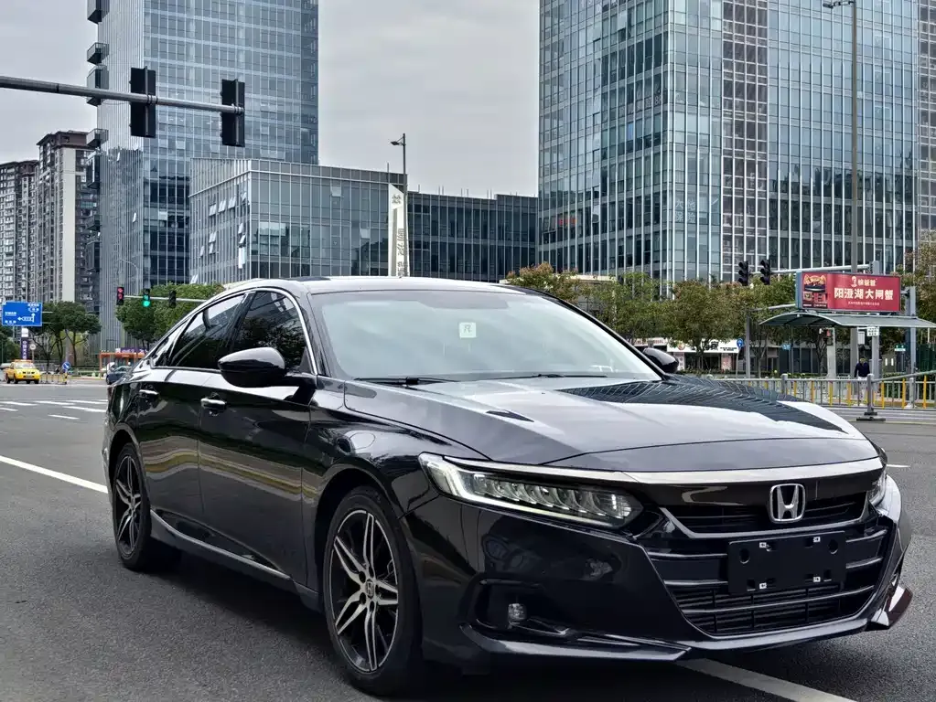 Honda Accord — фото 1