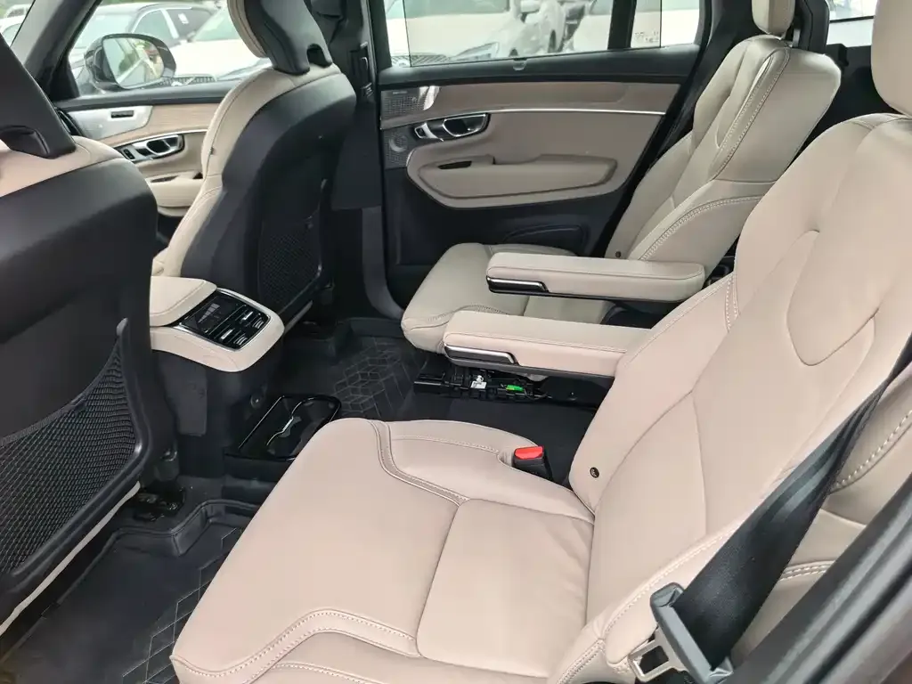 Volvo XC90 2025 из CN, фото 3