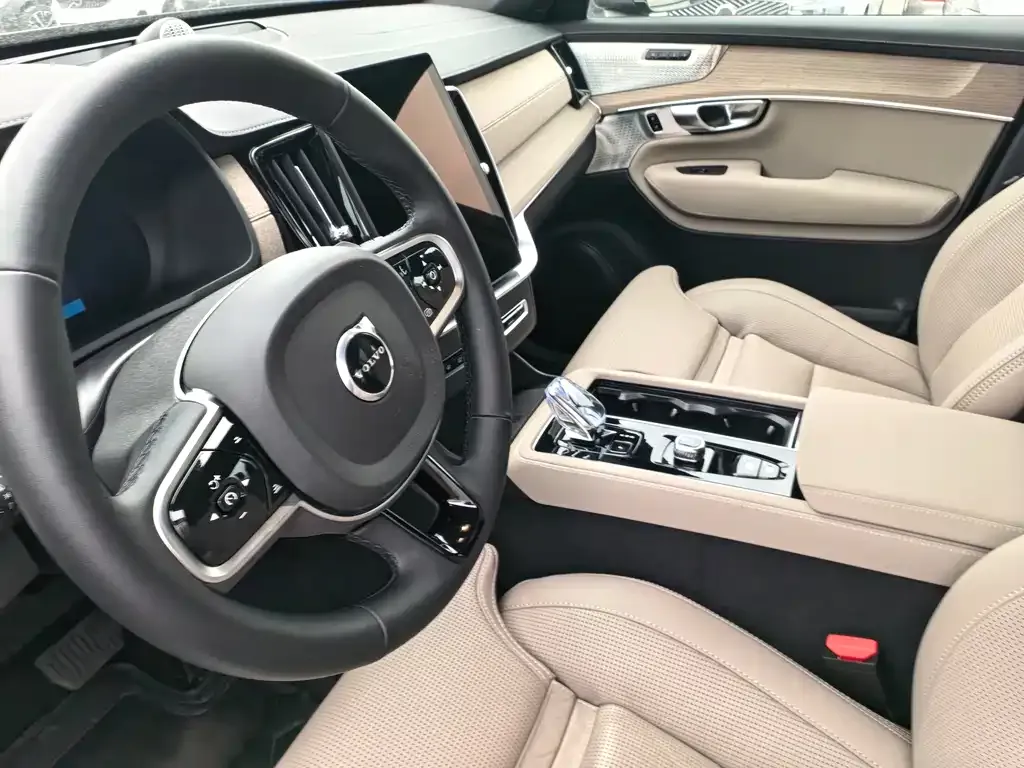 Volvo XC90 2025 из CN, фото 4