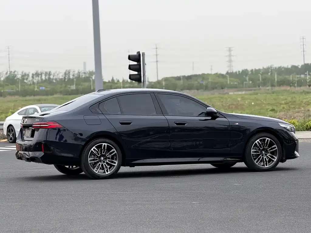 BMW 5 Series (Import) 2026 из CN, фото 7