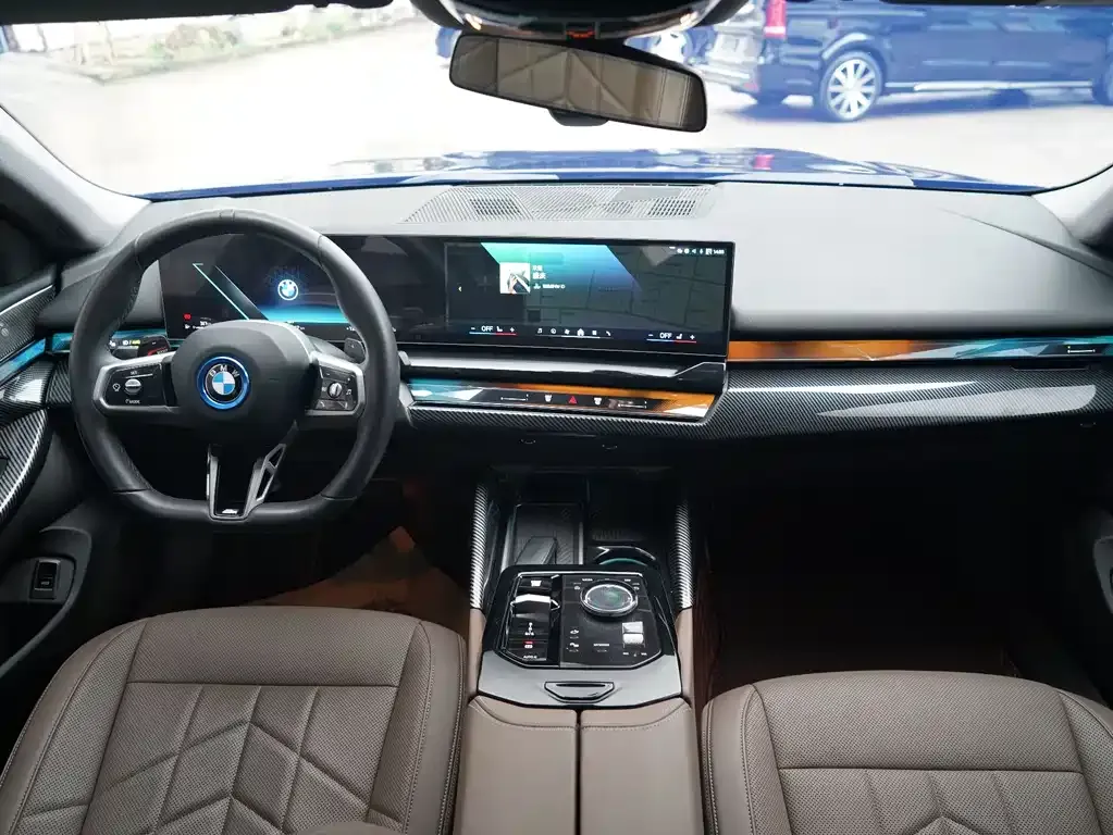 BMW 5 Series — фото 10