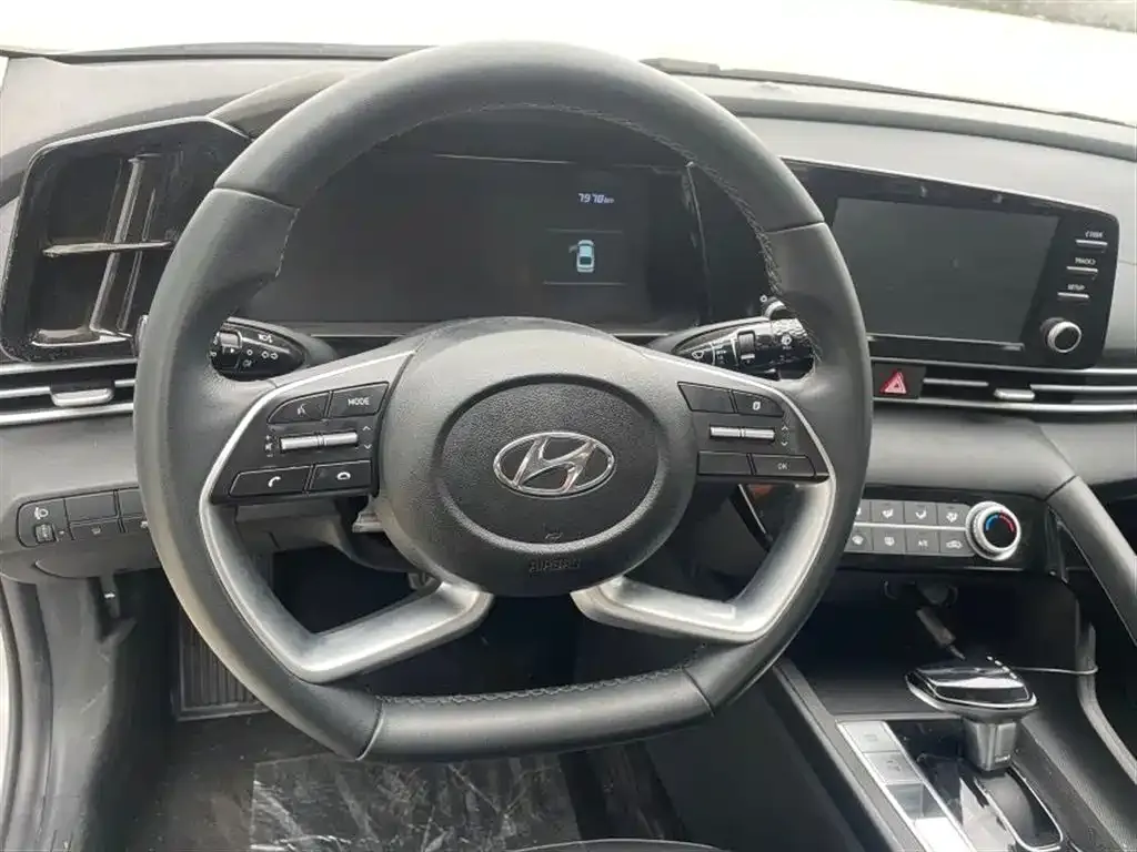 Hyundai Elantra — фото 9