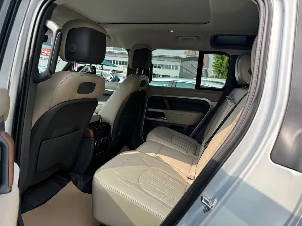 Land Rover Defender — фото 10