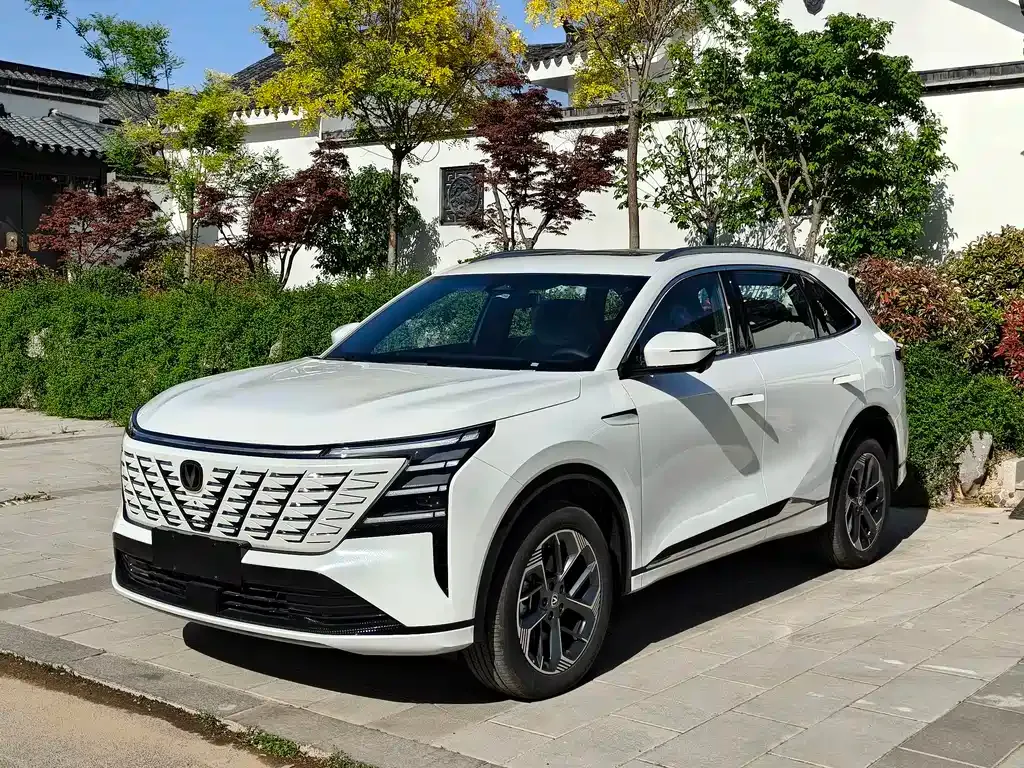Changan CS75PLUS — фото 1