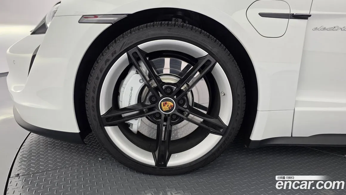 Porsche Taycan 2023 из KR, фото 9