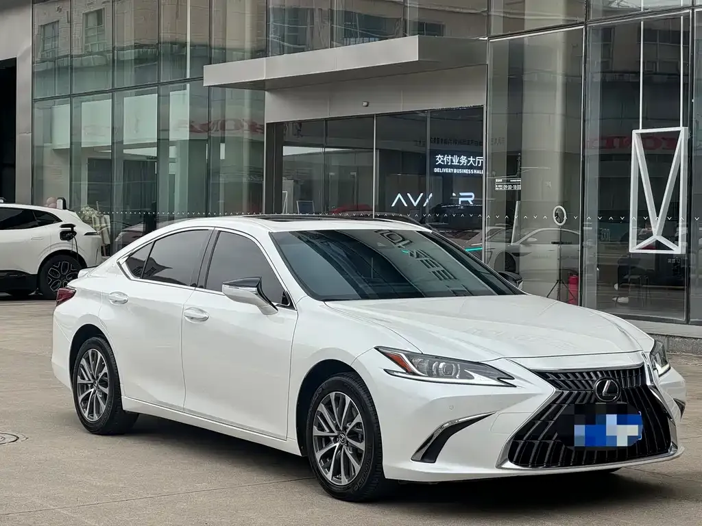 Lexus ES — фото 1