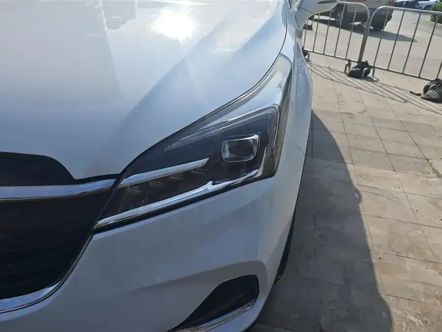 Buick Envision Plus — фото 10