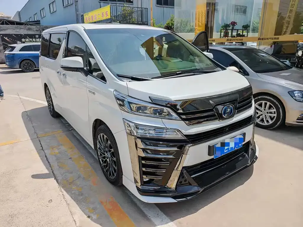 Toyota Vellfire — фото 1