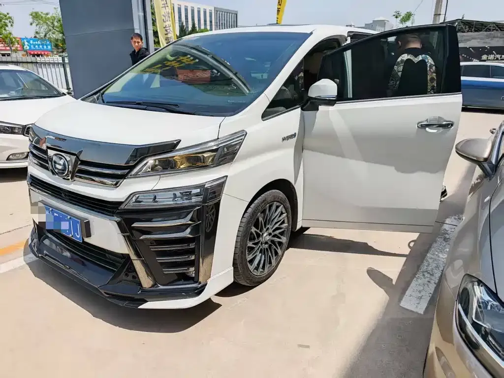 Toyota Vellfire — фото 7