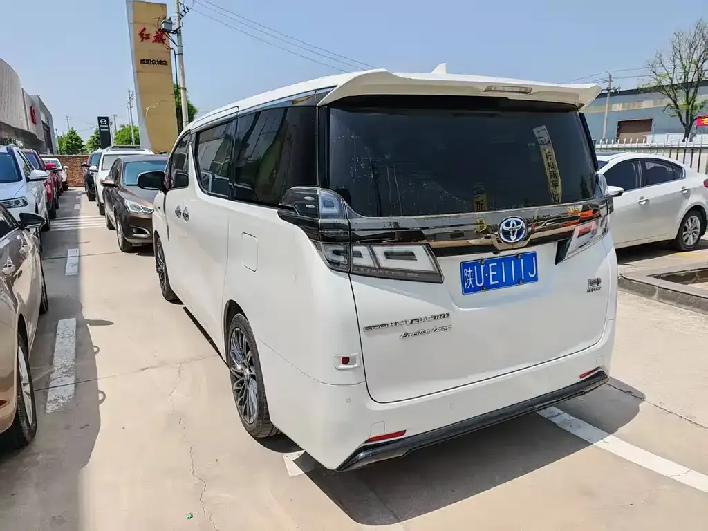 Toyota Vellfire — фото 9