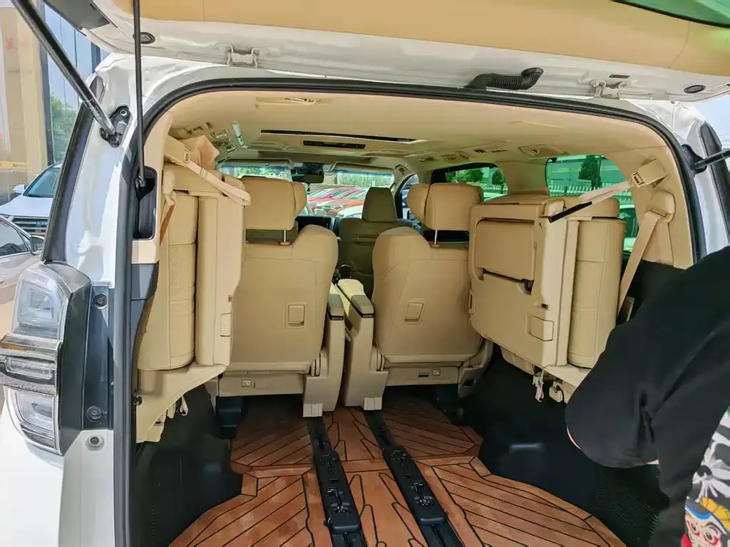 Toyota Vellfire — фото 8