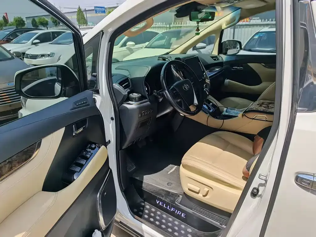 Toyota Vellfire — фото 5