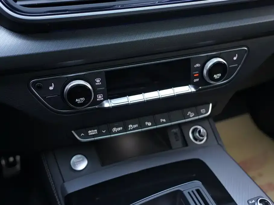 Audi Q5L Sportback — фото 3