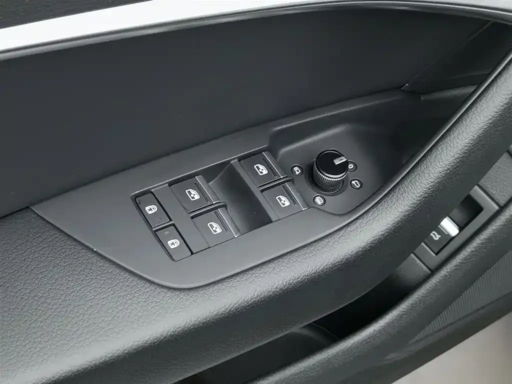 Audi A6L 2022 из CN, фото 9