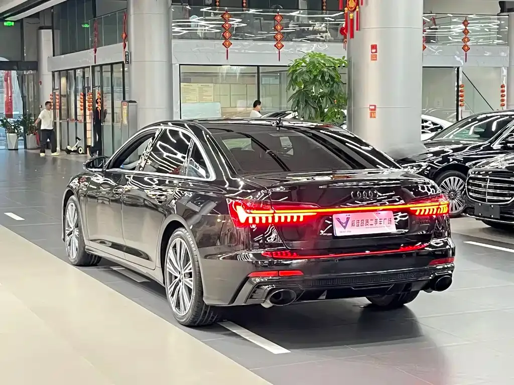Audi A6L — фото 9