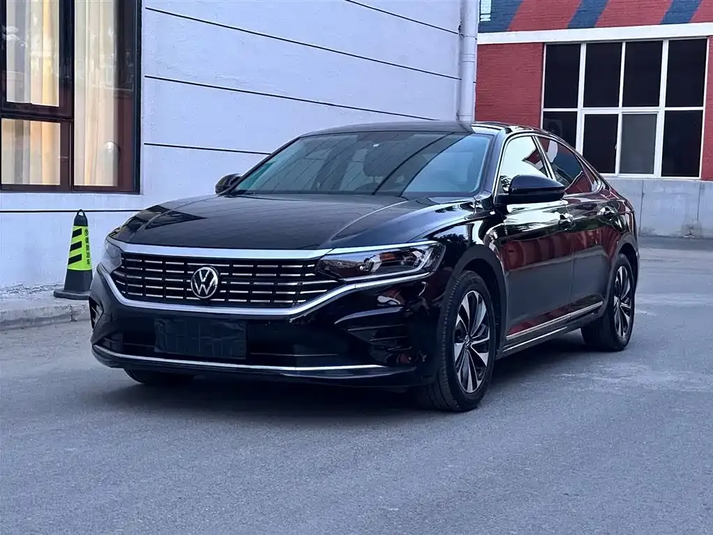 Volkswagen Passat — фото 1