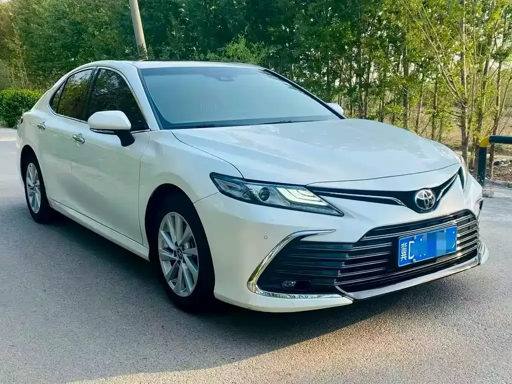 Toyota Camry — фото 5