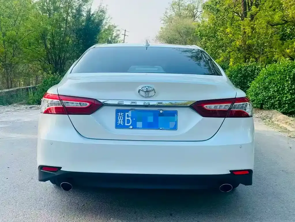 Toyota Camry — фото 4