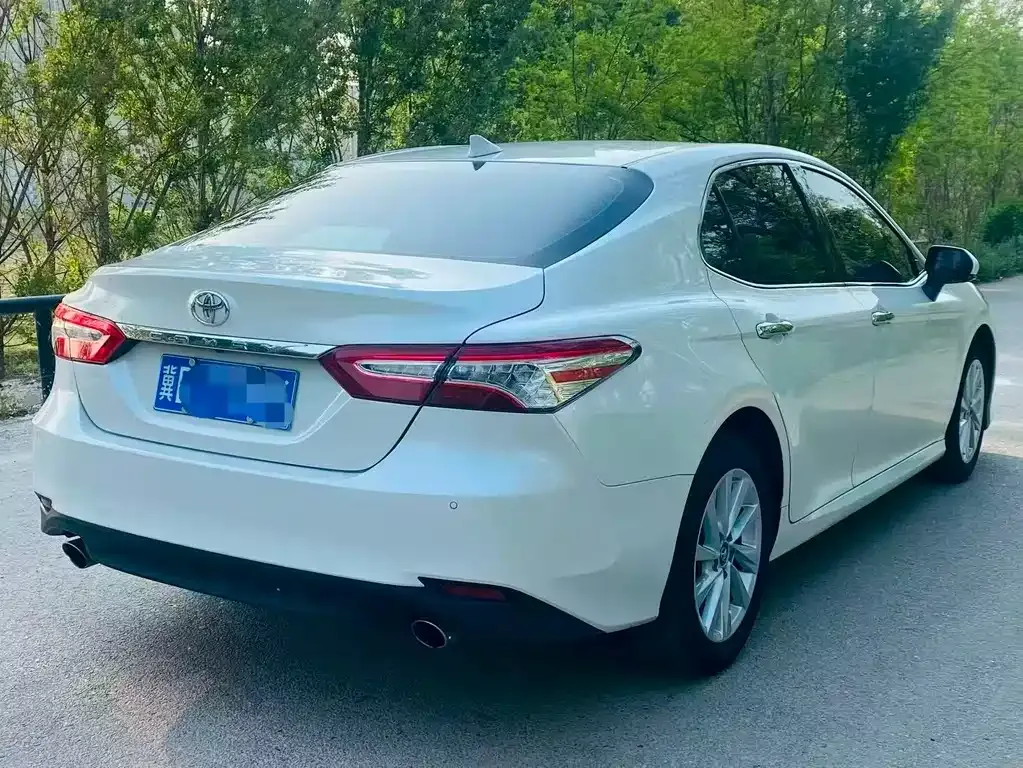 Toyota Camry — фото 7