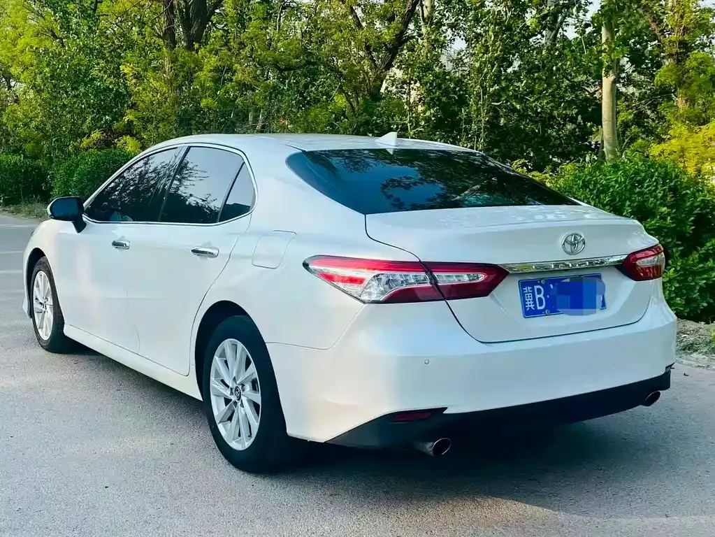 Toyota Camry — фото 9