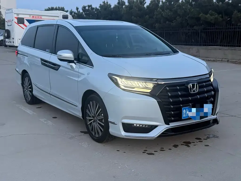 Honda Elysion 2024 из CN, фото 4