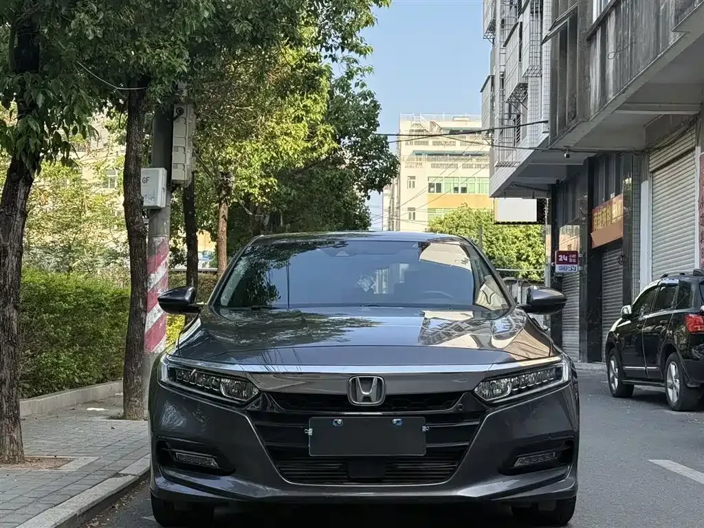 Honda Accord — фото 8
