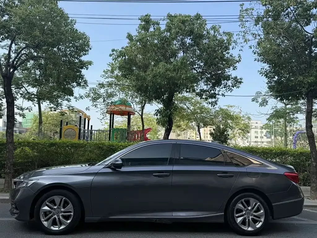 Honda Accord — фото 9