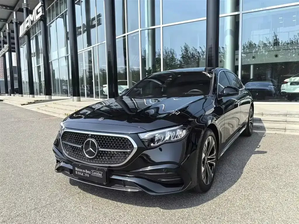 Mercedes-Benz E-Class — фото 1