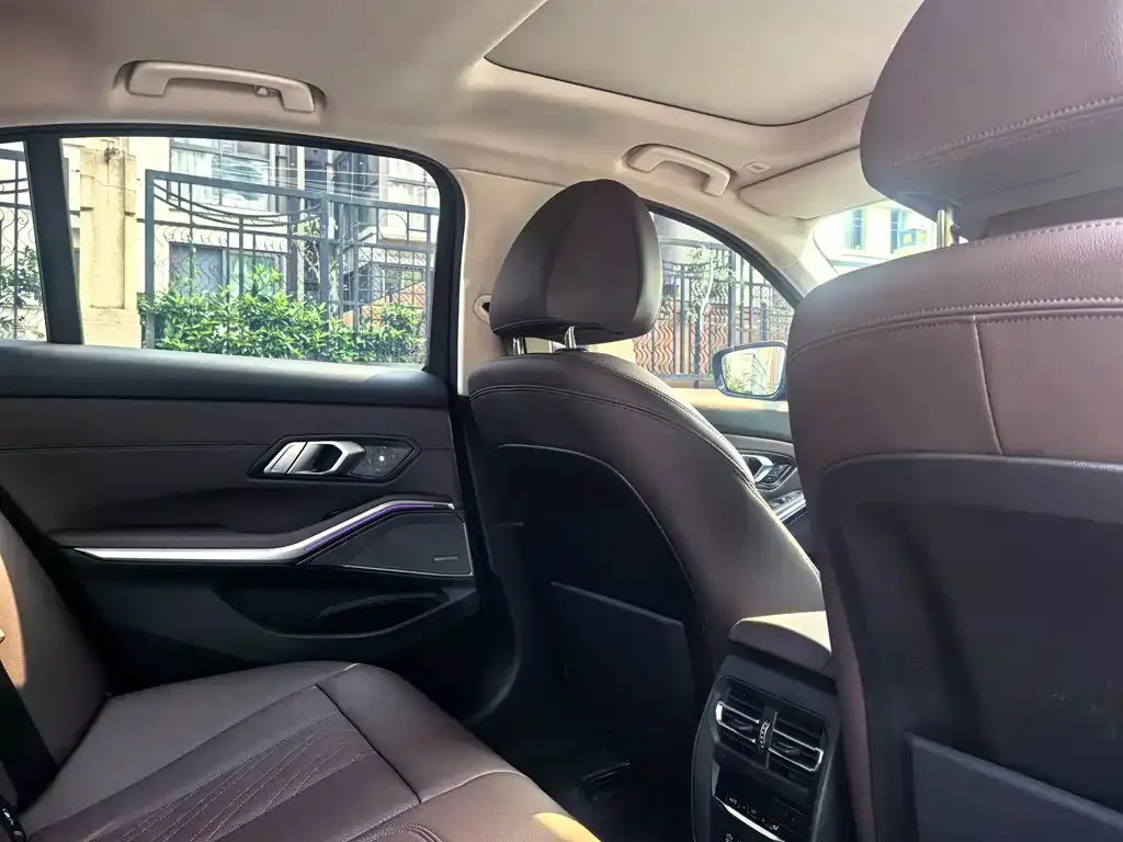 BMW 3 Series 2021 из CN, фото 2