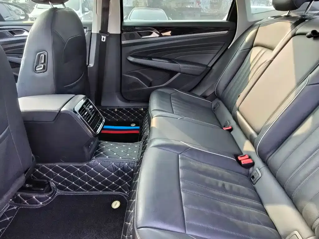 Volkswagen Passat — фото 6