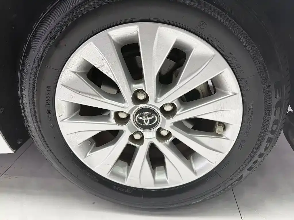 Toyota Corolla — фото 5