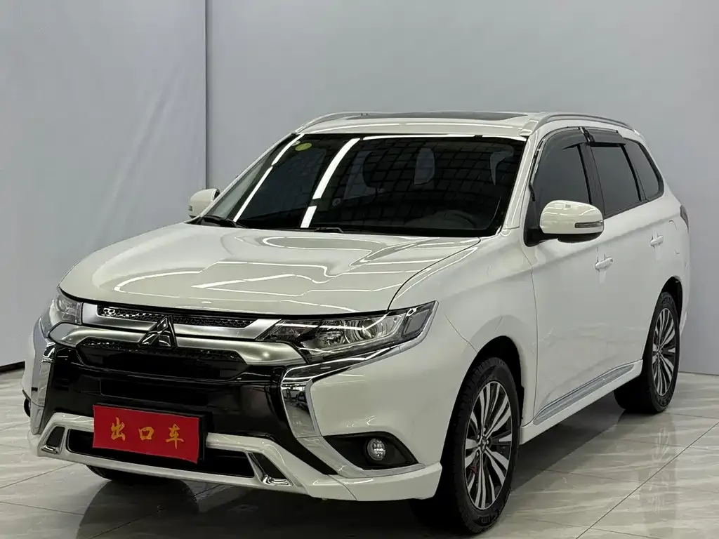Mitsubishi Outlander — фото 1
