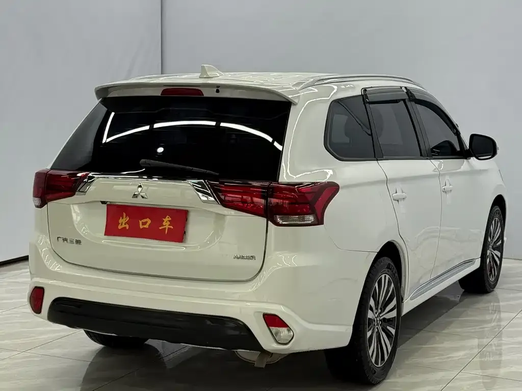 Mitsubishi Outlander — фото 4
