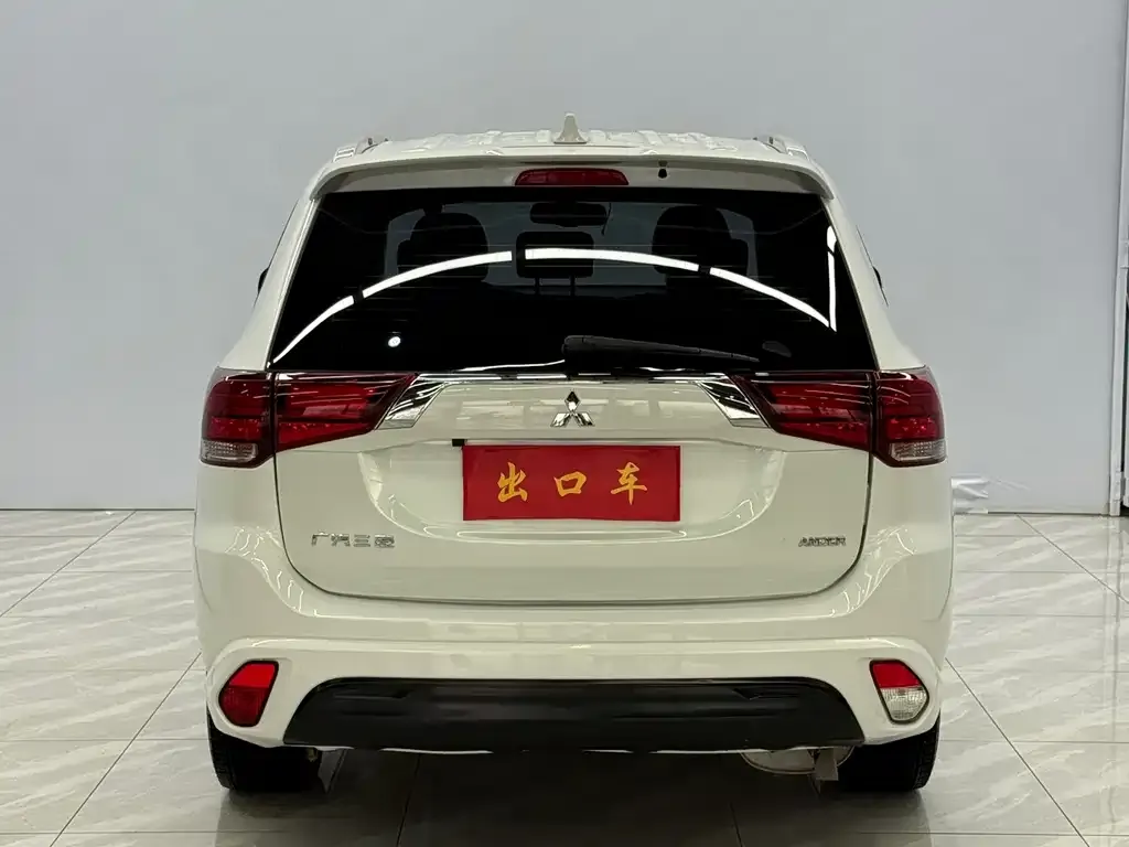 Mitsubishi Outlander — фото 3