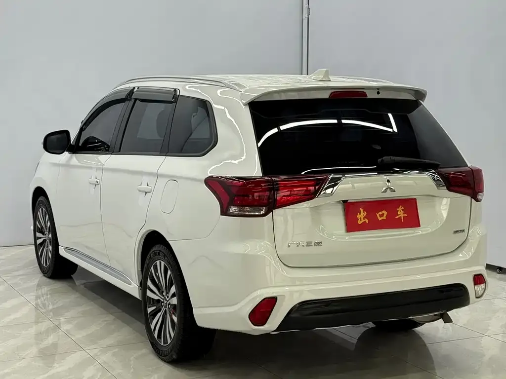 Mitsubishi Outlander — фото 7