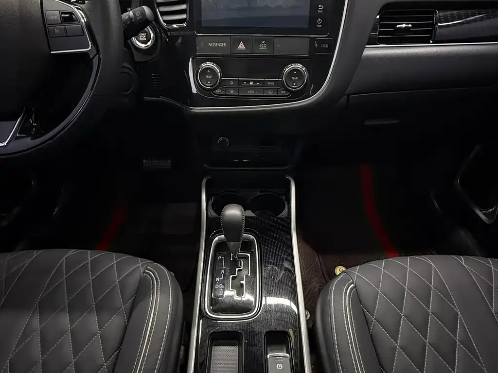 Mitsubishi Outlander — фото 10