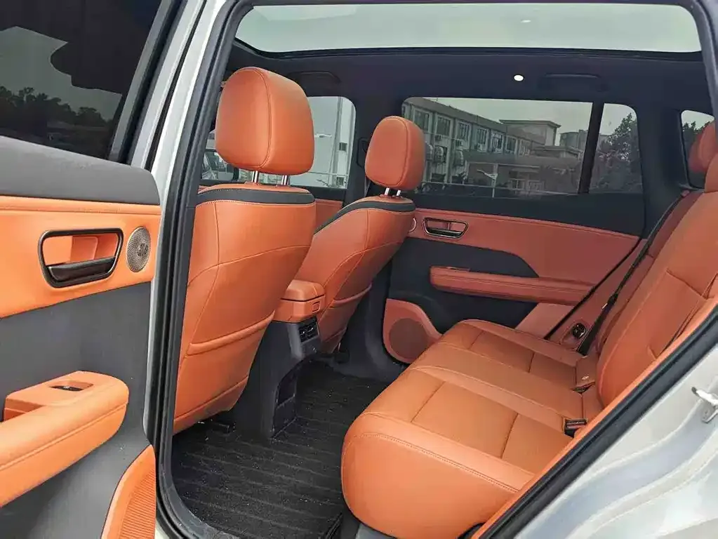 Toyota Platinum 3X 2025 из CN, фото 8